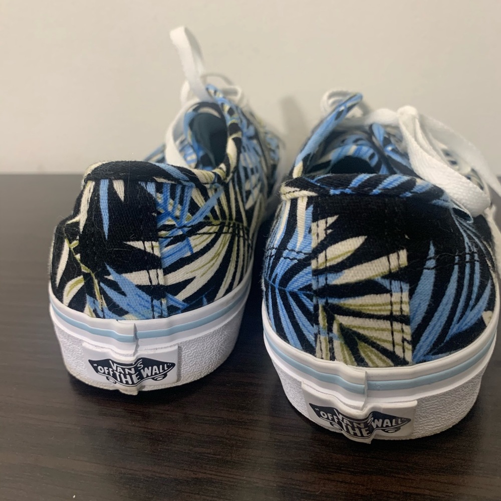 Vans. - Picture 4 of 5